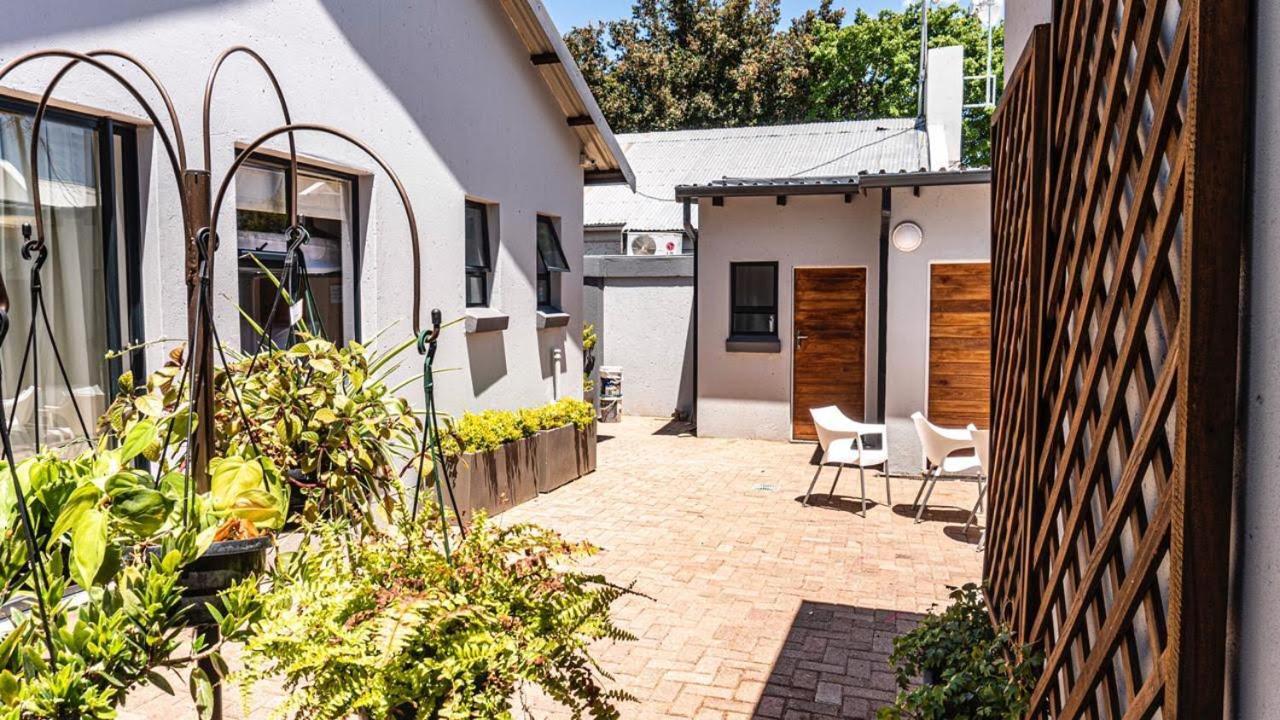 Explorer Backpackers Johannesburg Exterior photo